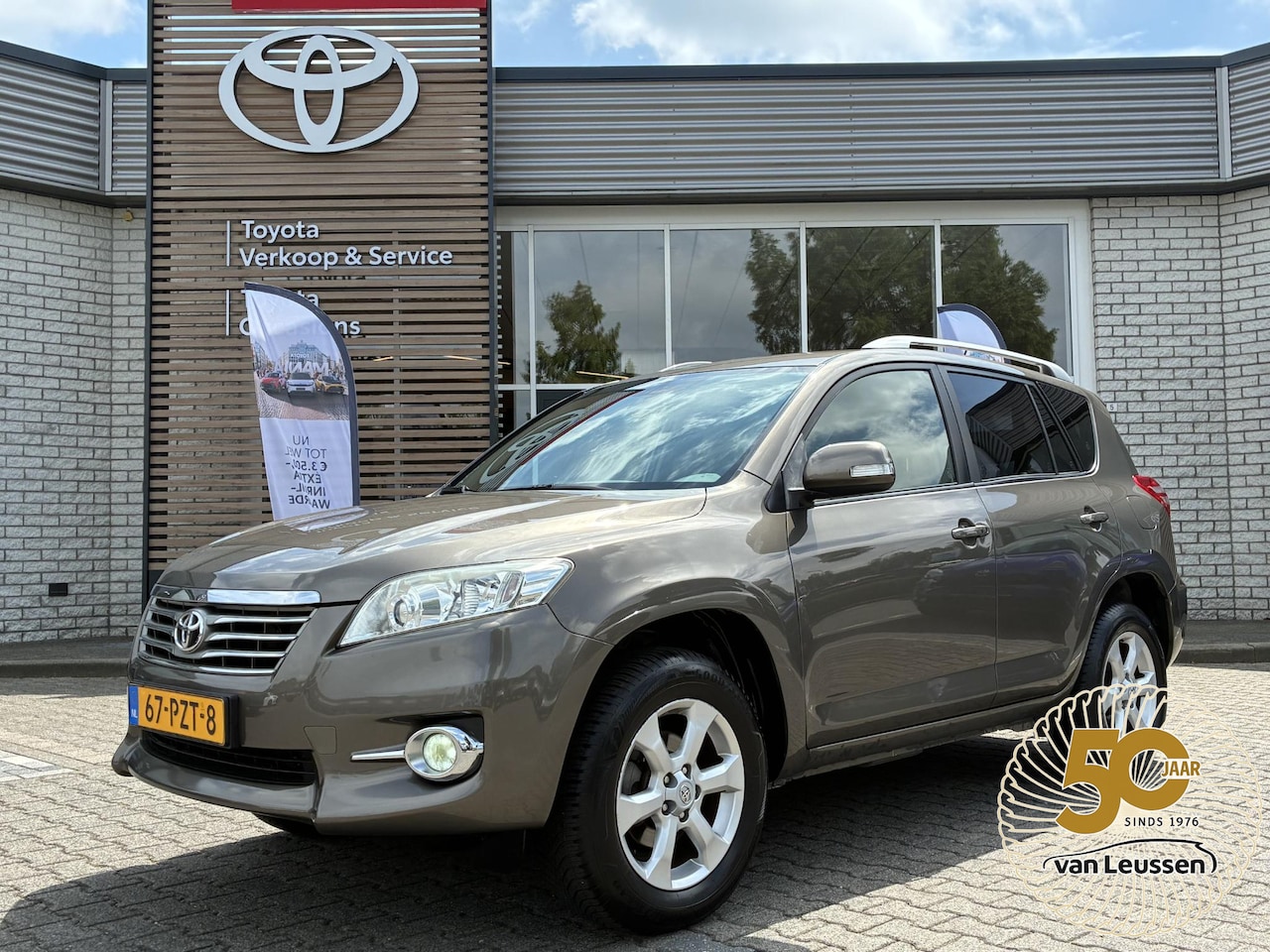 Toyota RAV4 - 2.0 VVT-i EXECUTIVE BUSINESS NL-AUTO AUTOMAAT KEYLESS NAVI STOELVERW EL-STOEL TREKHAAK 150 - AutoWereld.nl