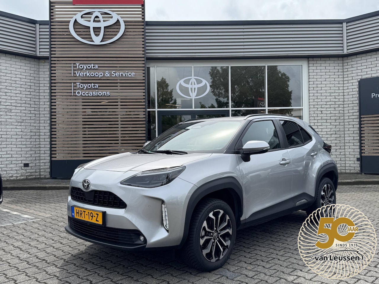 Toyota Yaris Cross - 115 FIRST EDITION NL-AUTO ALL-SEASON STOEL/STUURVERW PARK-SENSOREN APPLE/ANDROID BSM LED K - AutoWereld.nl