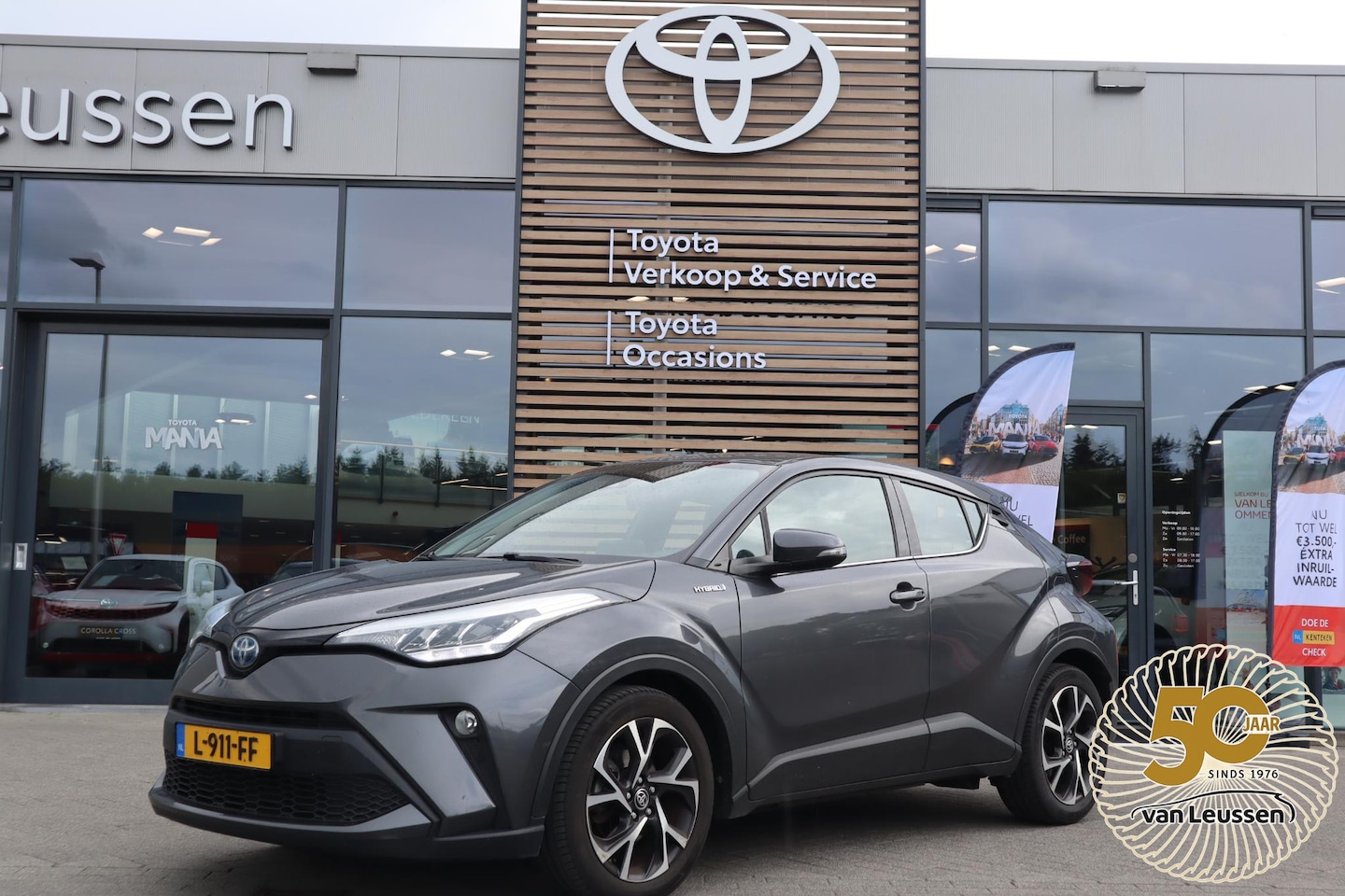 Toyota C-HR - 2.0 HYBRID DYNAMIC AFN-TREKHAAK APPLE/ANDROID PARK-SENSOREN KEYLESS 18"LM-VELGEN NL-AUTO - AutoWereld.nl