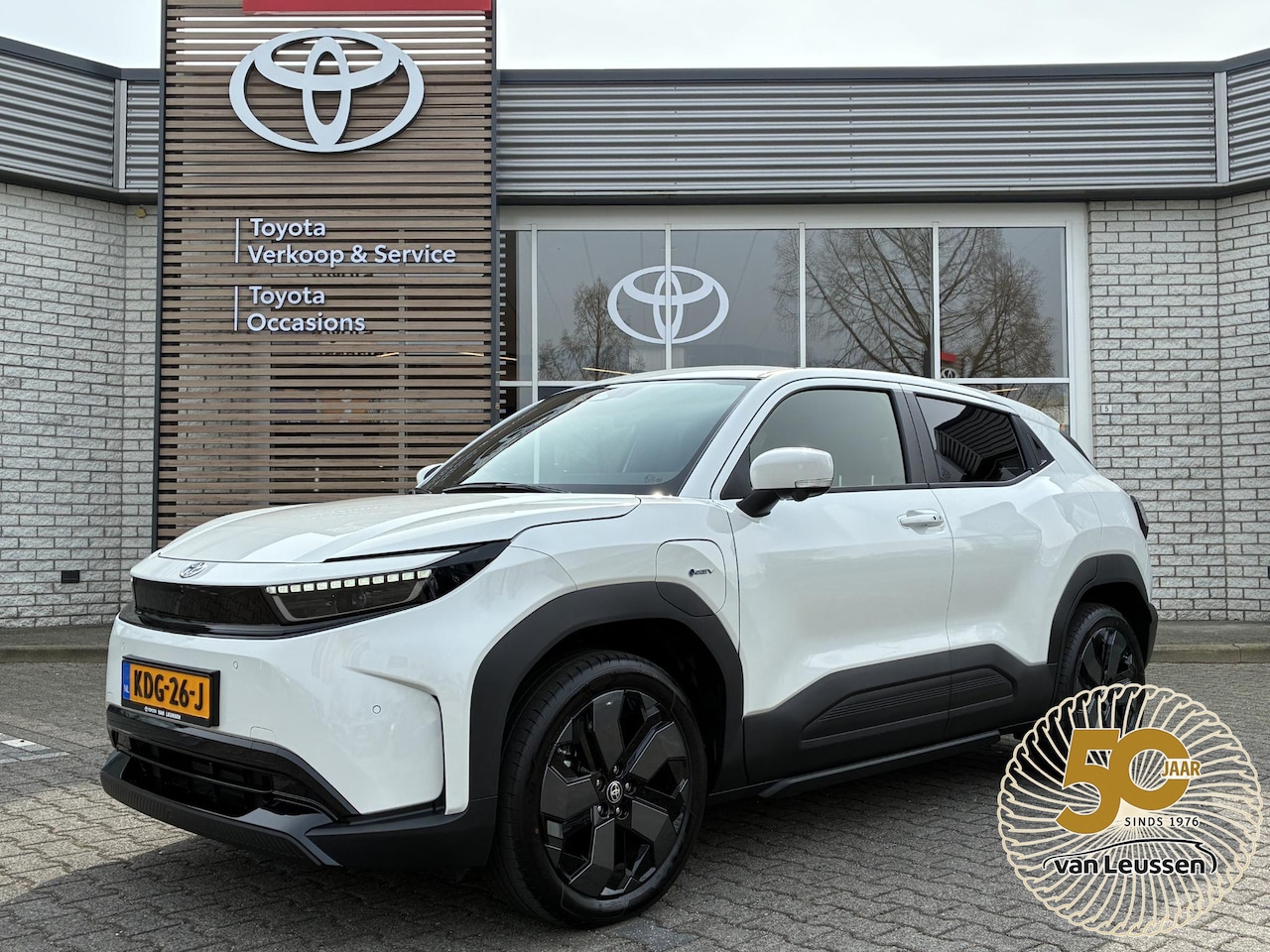 Toyota Urban Cruiser - EXECUTIVE 61 KWH NIEUW & DIRECT LEVERBAAR!!! PANO-DAK STOEL/STUURVERW 360° CAMERA PARK-SEN - AutoWereld.nl