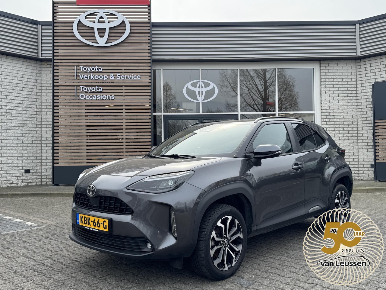 Toyota Yaris Cross - HYBRID 115 FIRST EDITION ALL-SEASON STOEL/STUURVERW APPLE/ANDROID NAVI CLIMA AD-CRUISE 17” - AutoWereld.nl