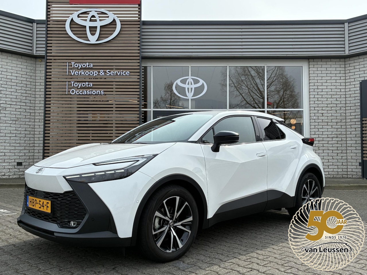 Toyota C-HR - 1.8 HYBRID 140 FIRST-EDITION 360° CAMERA BLIND-SPOT PARK-SENSOREN EL-ACHTERKLEP APPLE/ANDR - AutoWereld.nl