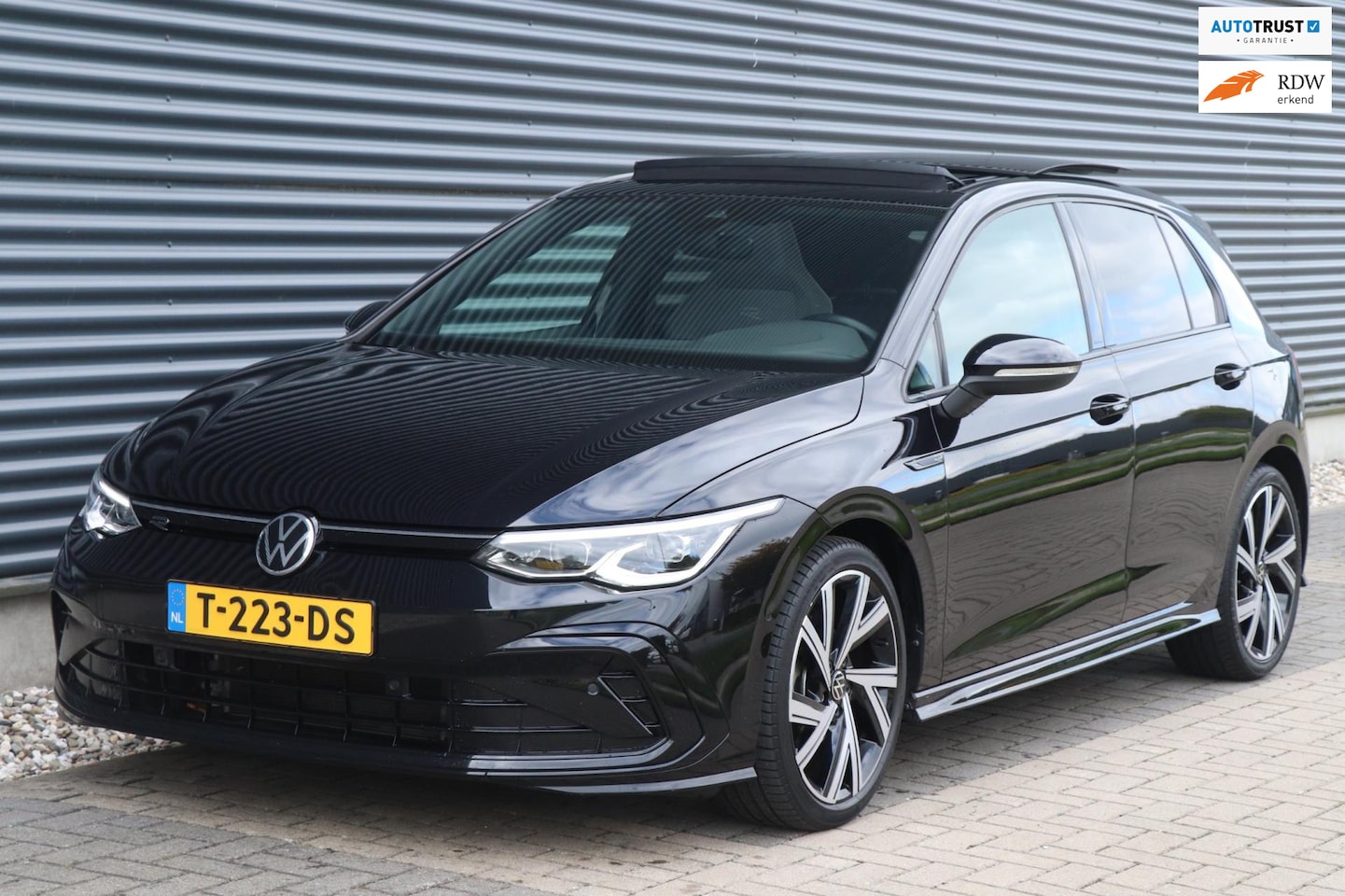 Volkswagen Golf - 1.5 eTSI R-Line | 3X R-Line | PANO | IQ.Light | VOL! - AutoWereld.nl