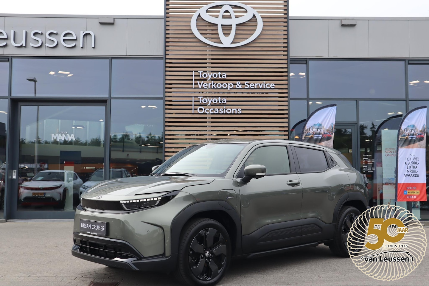 Toyota Urban Cruiser - EXECUTIVE 61kWh NIEUW&DIRECT LEVERBAAR! PANODAK JBL-AUDIO 360°CAMERA 19"LM-VELGEN LED-PRIS - AutoWereld.nl