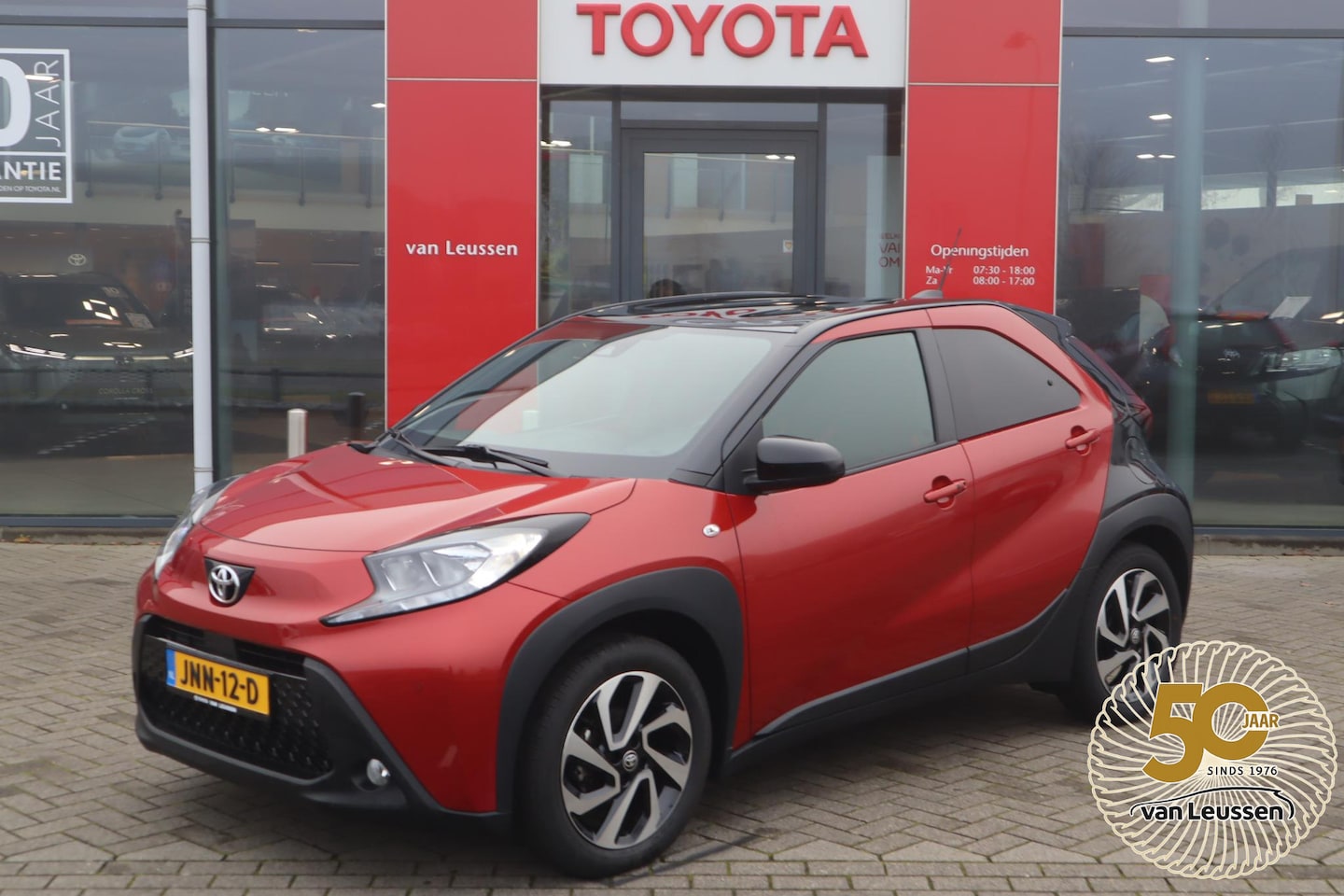 Toyota Aygo X - ENVY 5-DEURS CLIMA KEYLESS PARK-SENSOREN PRIVACY-GLASS 17"LMV CAMERA APPLE/ANDROID - AutoWereld.nl
