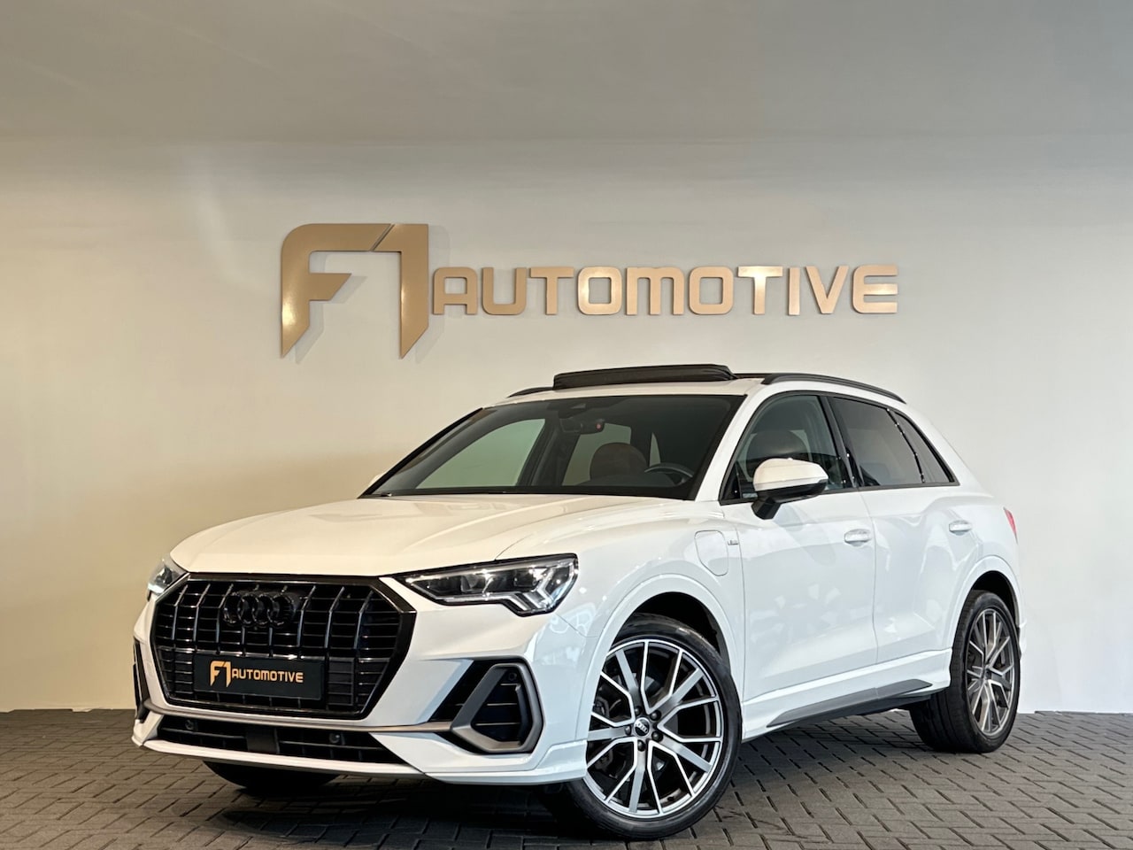 Audi Q3 - 45 TFSI e Business Edition Pano|Keyless|Leer|Sfeer - AutoWereld.nl