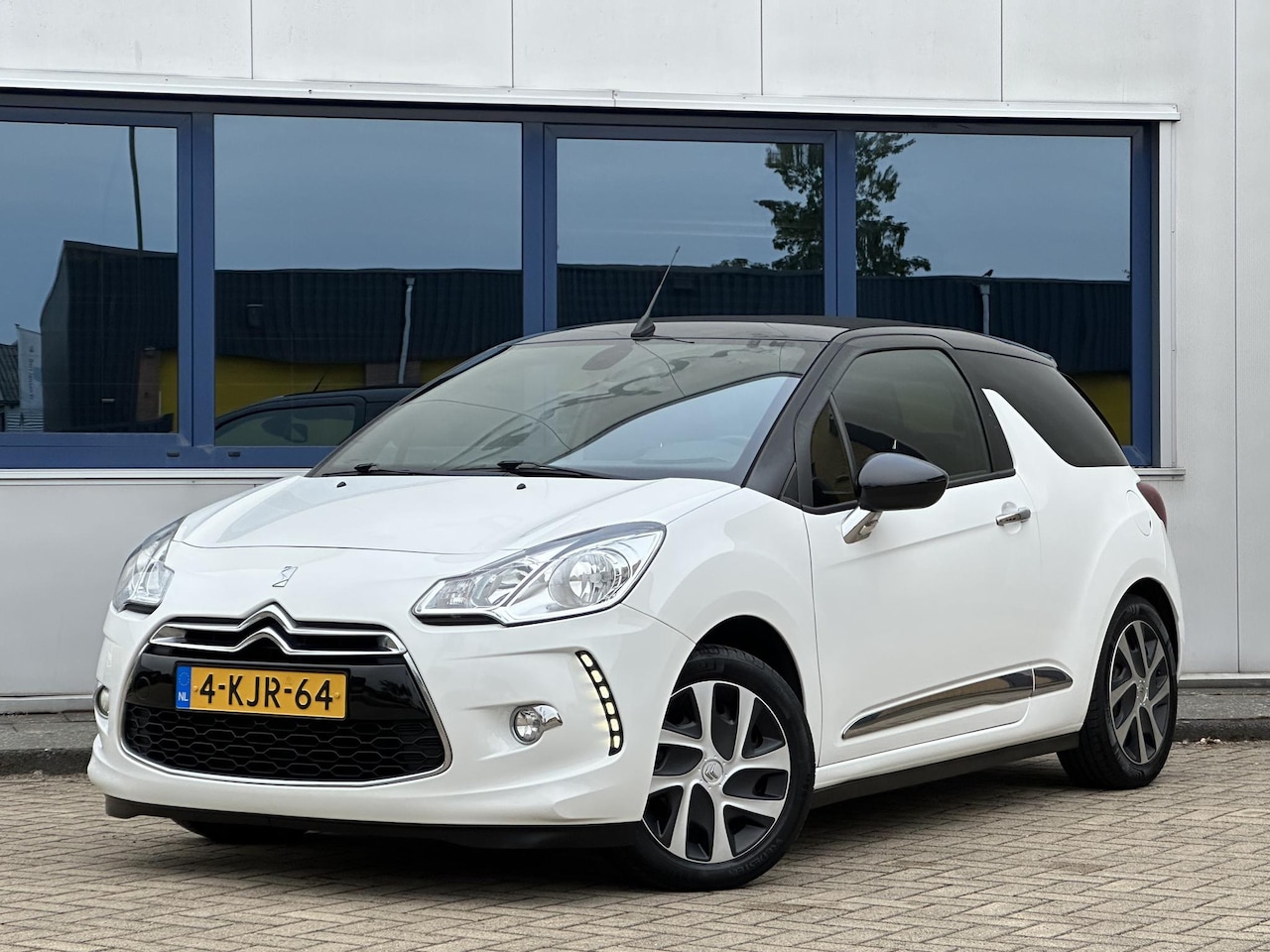 Citroën DS3 Cabrio - 1.2 VTi Chic l 90.132 km l Topconditie l NL Auto l - AutoWereld.nl