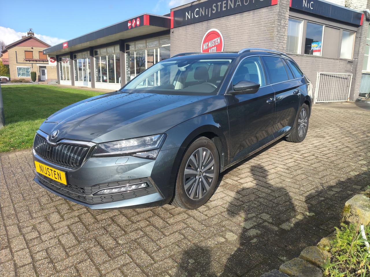 Skoda Superb Combi - 1.4 TSi PHEV, Pano, Navi, Accu Cert. - AutoWereld.nl