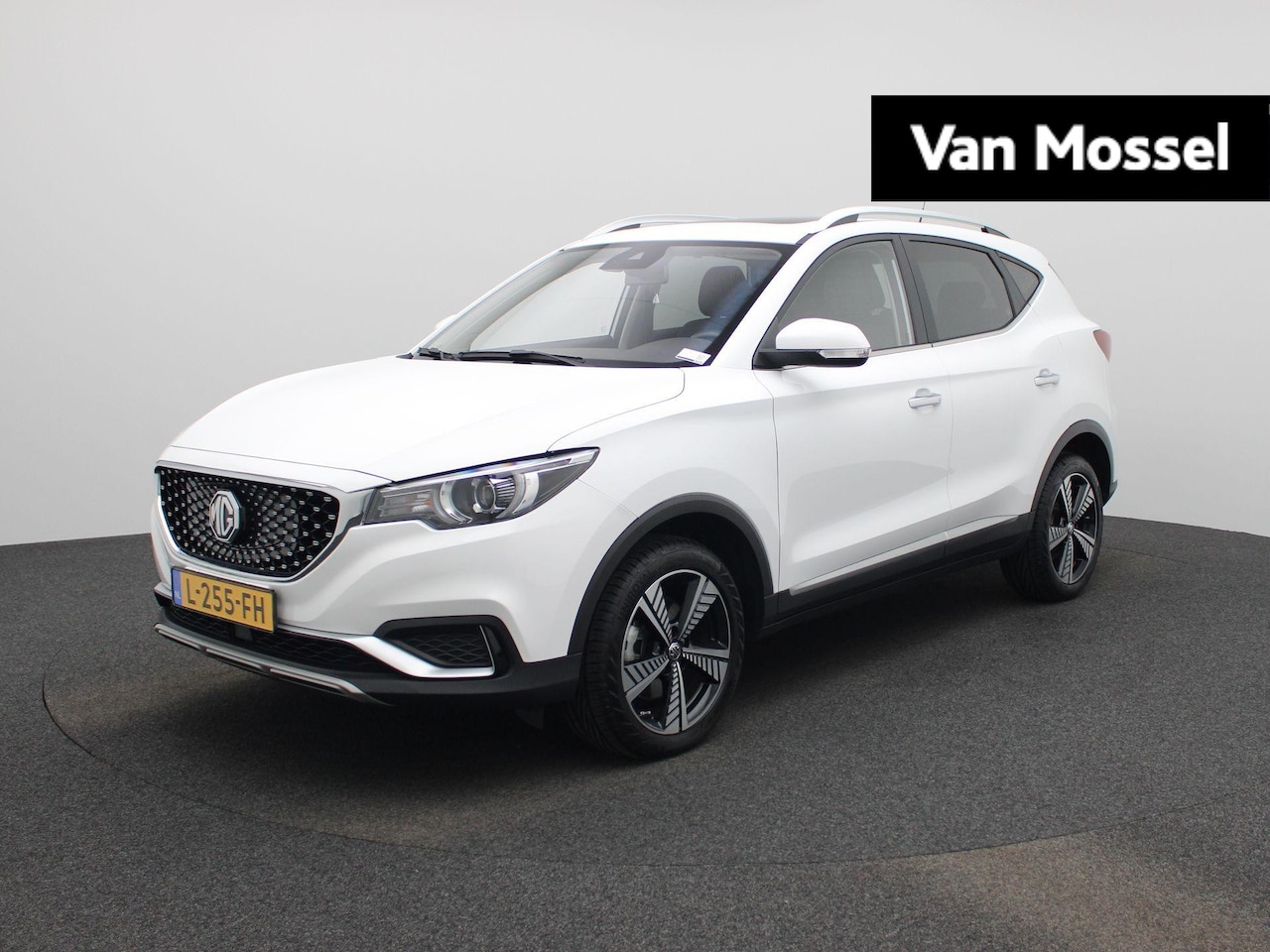 MG ZS - Luxury 45 kWh | Navi | Panoramadak | Camera | CarPlay | Leder | Stoelverwarming | - AutoWereld.nl