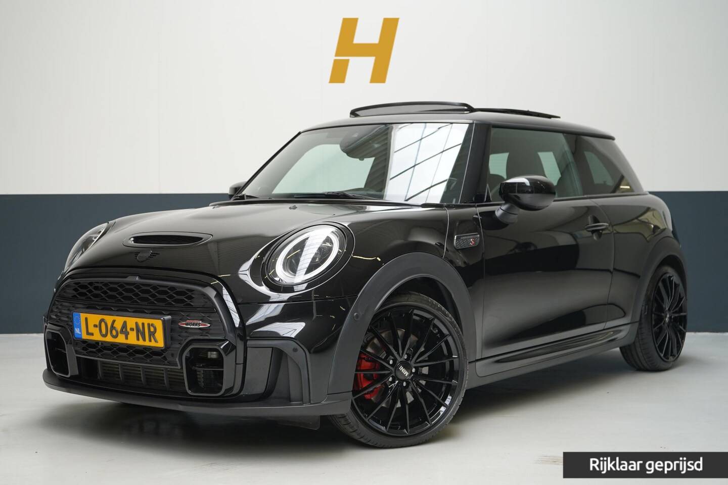 MINI John Cooper Works - 2.0 S | Panoramadak | Carplay | Head-Up | H/K Sound | Black pack | Stoelverwarming - AutoWereld.nl