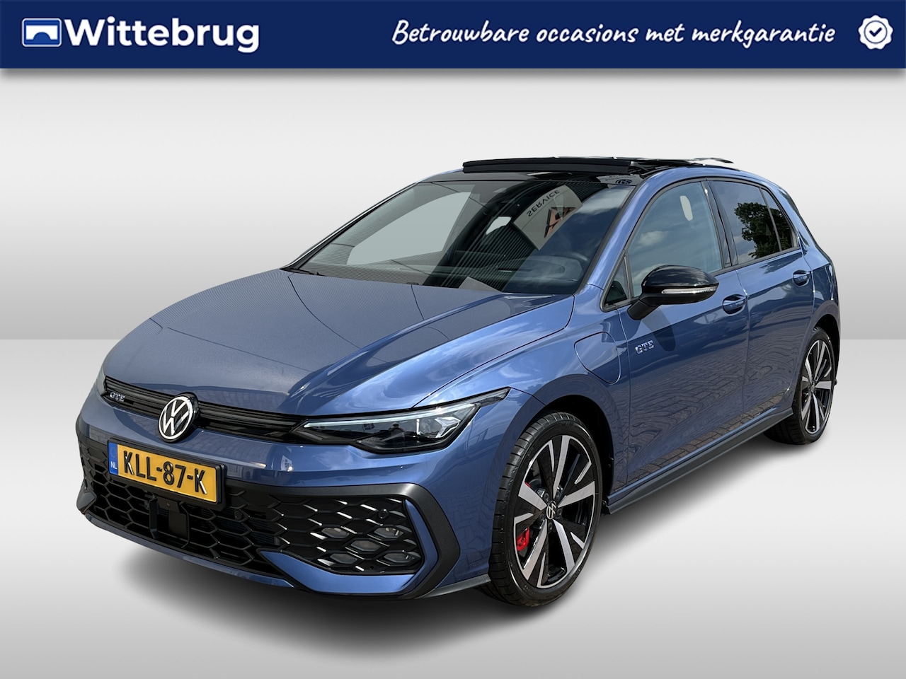 Volkswagen Golf - 1.5 eHybrid GTE / AUTOMAAT/ GARANTIE TM 07-2030/ 272PK/ PANO/ TREKHAAK/ DCC/ ACC/ APP-CONN - AutoWereld.nl