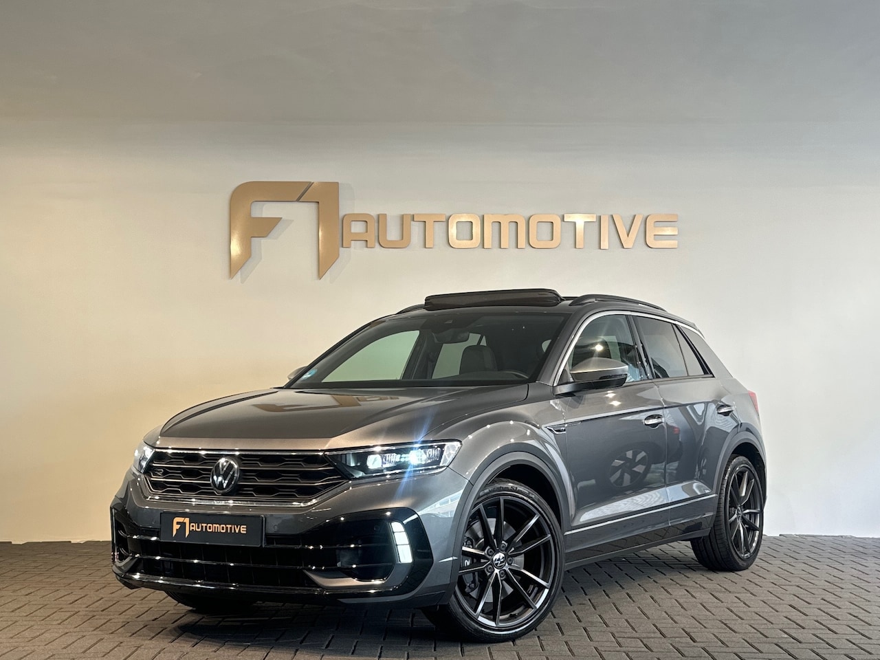 Volkswagen T-Roc - 2.0 TSI 4Motion R Pano|Akra|Keyless|Sfeer - AutoWereld.nl