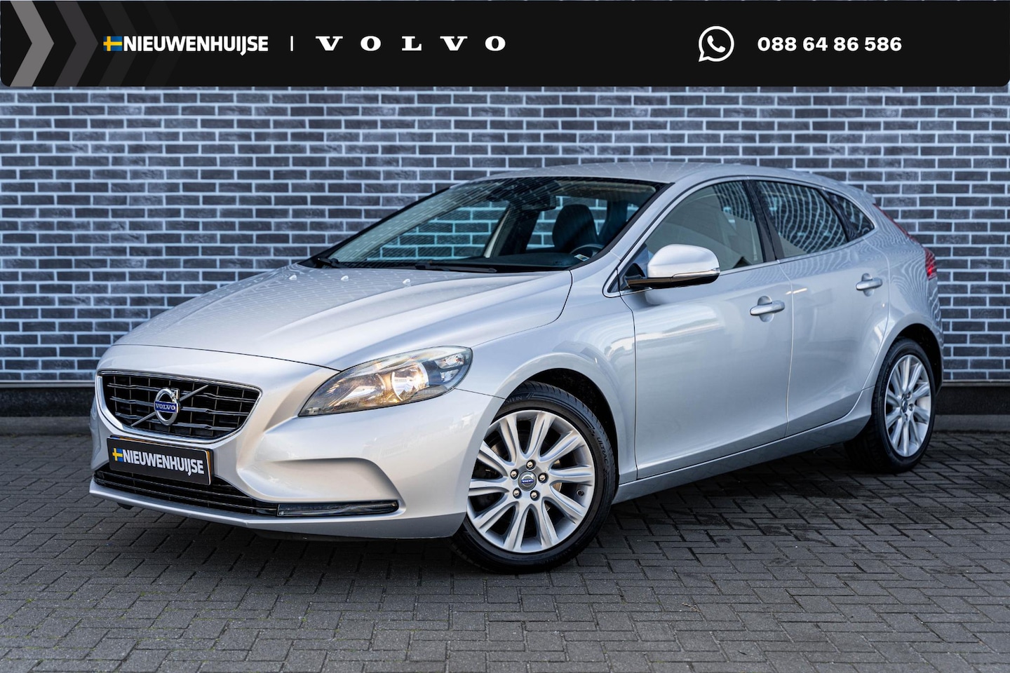 Volvo V40 - 1.6 T2 Momentum | RTI Navigatie | Climate Control | Parkeersensoren | Lichtmetalen Velgen - AutoWereld.nl