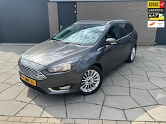 Ford Focus Wagon - 1.5 Titanium Edition | Trekhaak| Dakrails |Metallic lak| privacy glas|Chrome-pakket