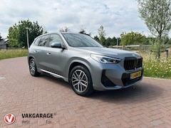 BMW iX1 - xDrive30 Launch Edition 67 kWh | M-Pakket | Trekhaak | Camera | Leer | NL-Auto |