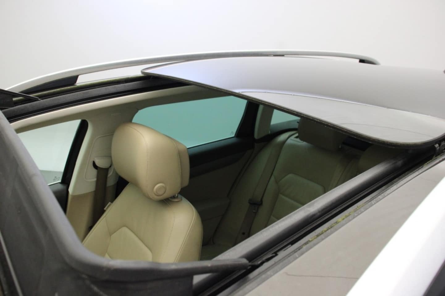 Volkswagen Passat Variant - 1.6 TDI R-line - Panorama, Leer, Stoelverw. Afn. Trekhaak, Leer - AutoWereld.nl