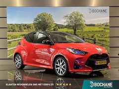 Toyota Yaris - 1.5 Hybrid Launch Edition | Navigatie | Key less entry | 17" lm velgen | Privacyglas