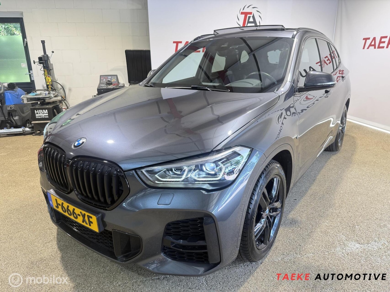 BMW X1 - sDrive18i High Executive AUT/PANO/CRUIS/CLIMA/NAVI - AutoWereld.nl
