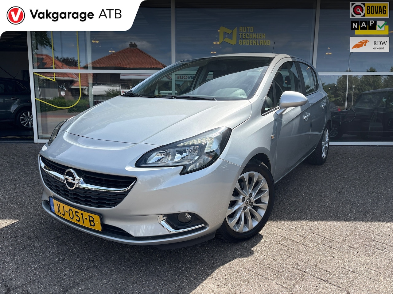 Opel Corsa - 1.4 Innovation | Automaat | Clima | PDC | CarPlay |Trekhaak | - AutoWereld.nl