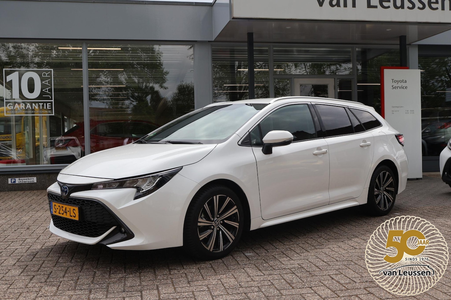 Toyota Corolla Touring Sports - 1.8 HYBRID DYNAMIC STOELVERW. KEYLESS CAMERA AD-CRUISE APPLE/ANDROID - AutoWereld.nl