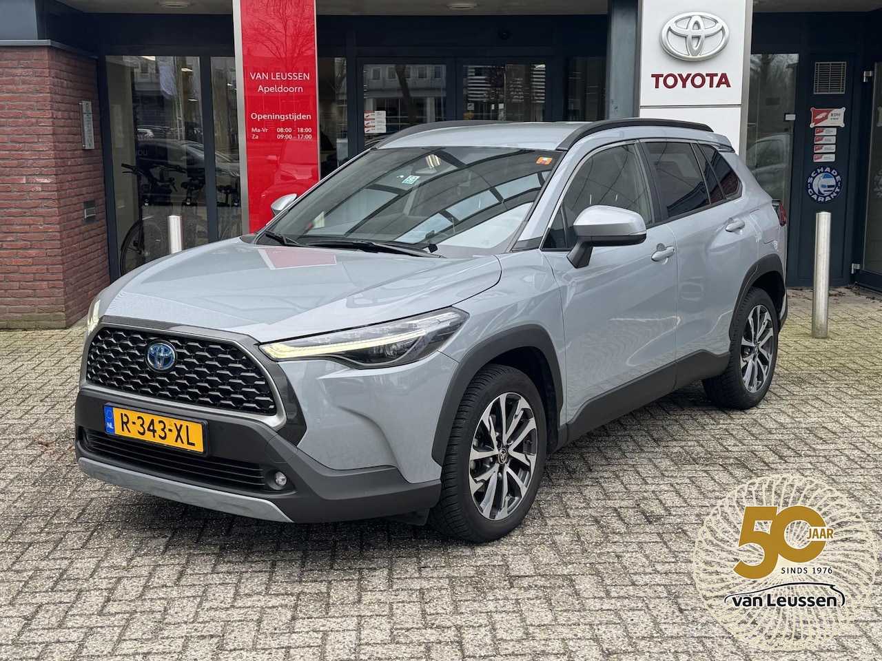 Toyota Corolla Cross - 2.0 HYBRID FIRST EDITION BLIND-SPOT ELEK-ACHTERKLEP KEYLESS LM-VELGEN PARK-SENSOREN APPLE/ - AutoWereld.nl