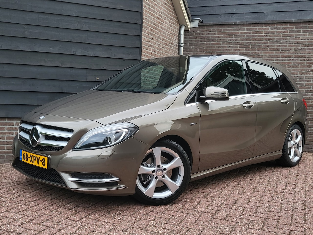Mercedes-Benz B-klasse - 200 Ambition Aut. - 1e Eigenaar - Trekhaak - N.A.P. - AutoWereld.nl
