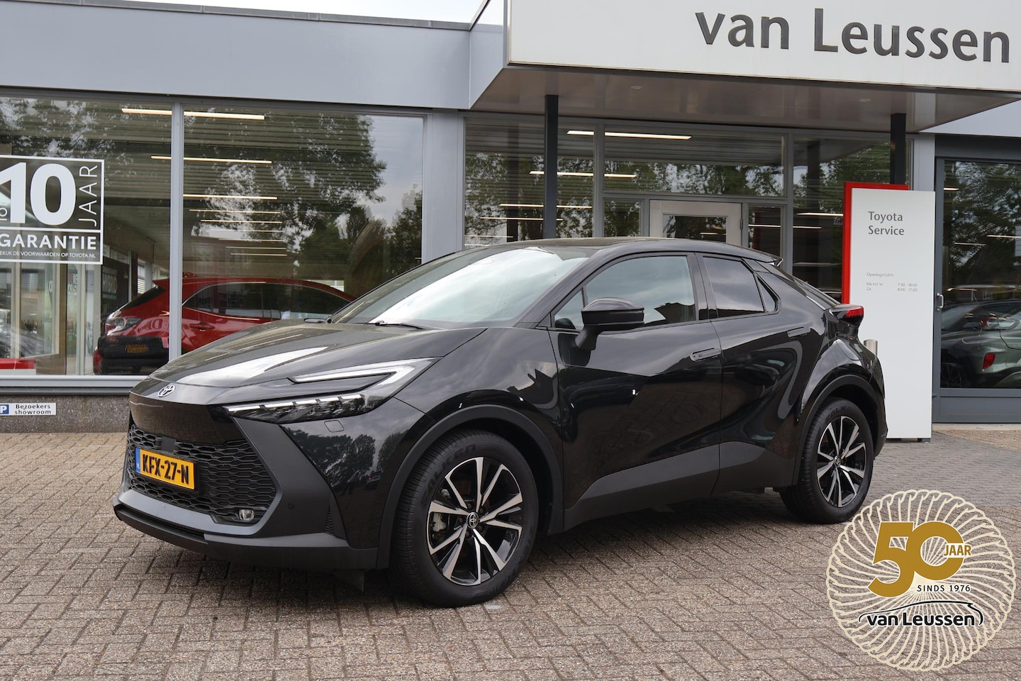 Toyota C-HR - 1.8 HYBRID 140 FIRST-EDITION STUUR/STOEL&WISSERVERW EL-ACHTERKLEP DODEHOEK LED KEYLESS - AutoWereld.nl