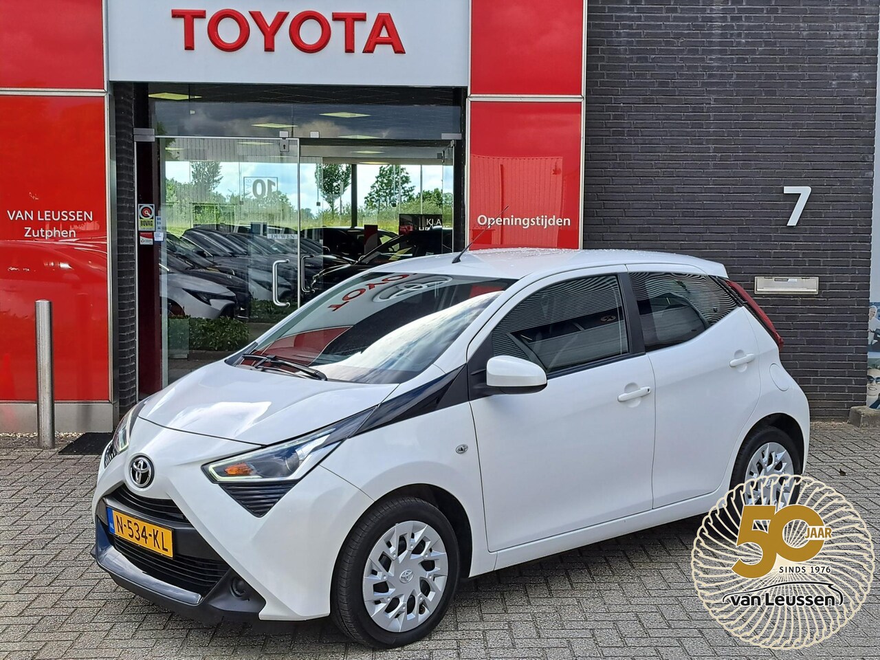 Toyota Aygo X - X-PLAY AIRCO ACHTERUITRIJCAERA APPLE CARPLAY / ANDROID AUTO - AutoWereld.nl