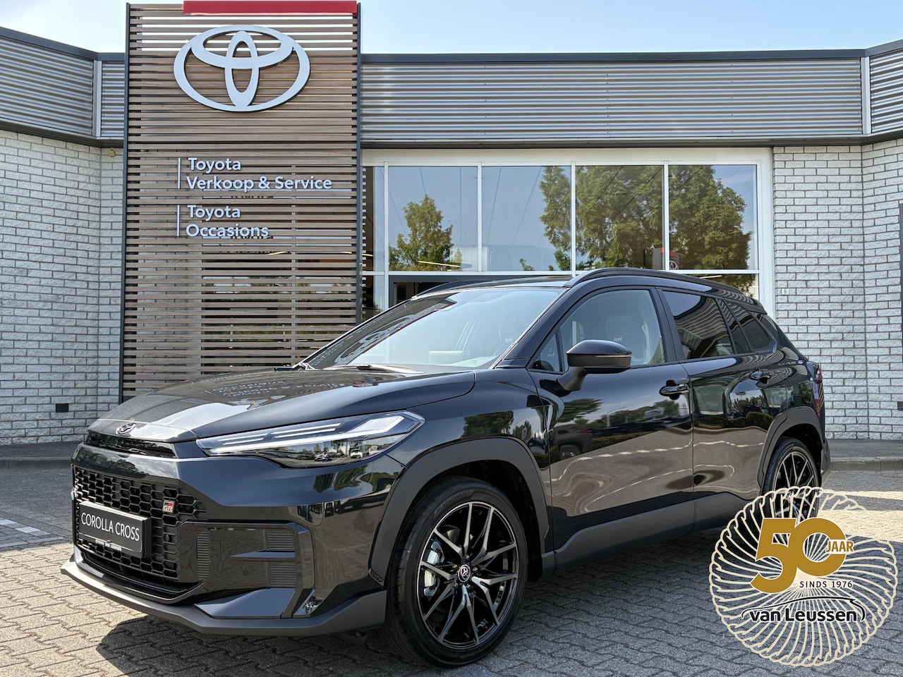 Toyota Corolla Cross - HYBRID 180 GR SPORT NIEUW & DIRECT LEVERBAAR!!! PANO-DAK JBL-AUDIO STOEL-STUURVERW BLIND-S - AutoWereld.nl