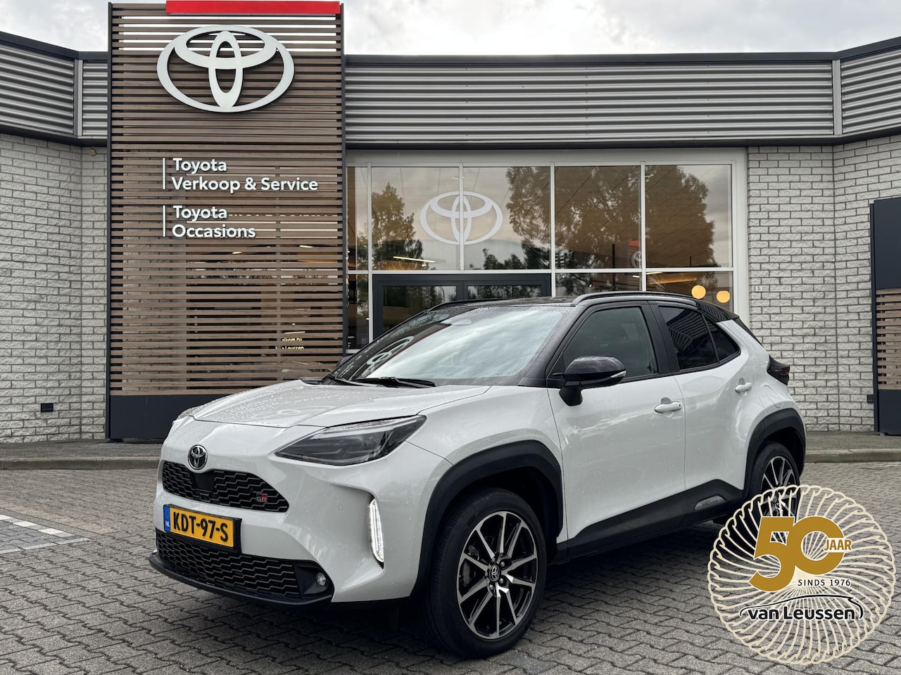 Toyota Yaris Cross - 1.5 HYBRID 130 GR-SPORT HEAD-UP JBL-AUDIO 18'' LM-VELGEN PARK-SENSOREN BLIND SPOT KEYLESS - AutoWereld.nl