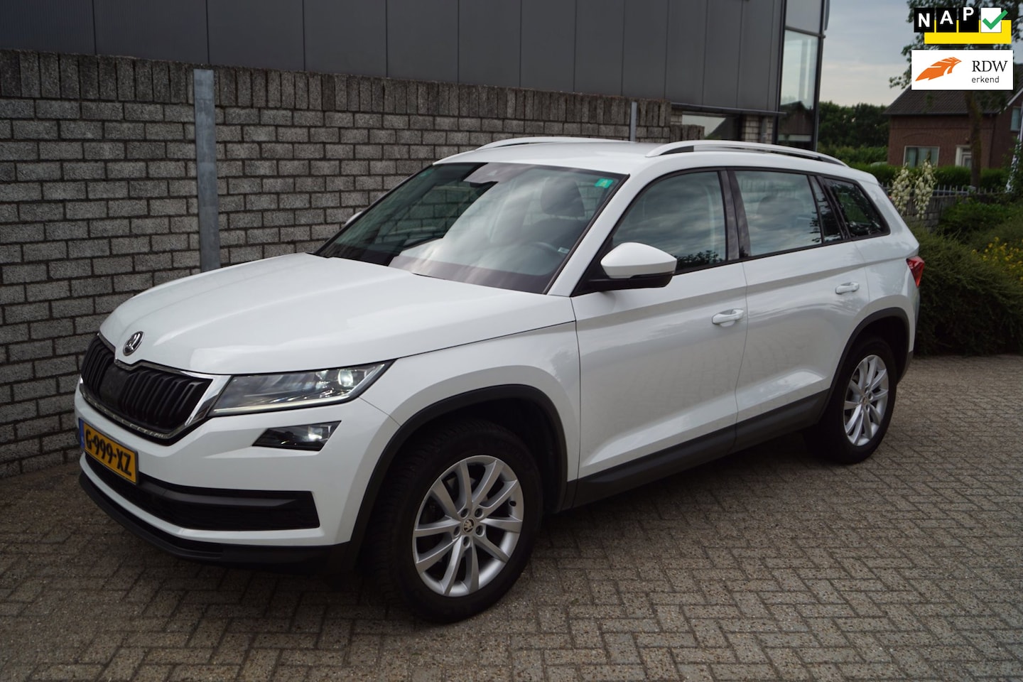 Skoda Kodiaq - 1.5 TSI Limited Business Edition Autom Half Leder Sportst Stoelverw Navi Clima Adaptieve C - AutoWereld.nl