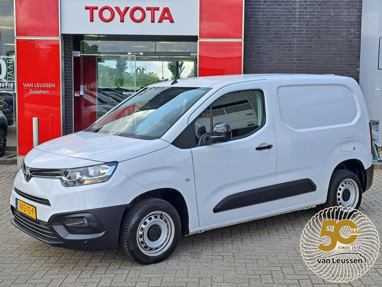 Toyota ProAce City - 1.5 D-4D Live AIRCO NAVIGATIE PARKEERSENSOREN TREKHAAK - AutoWereld.nl
