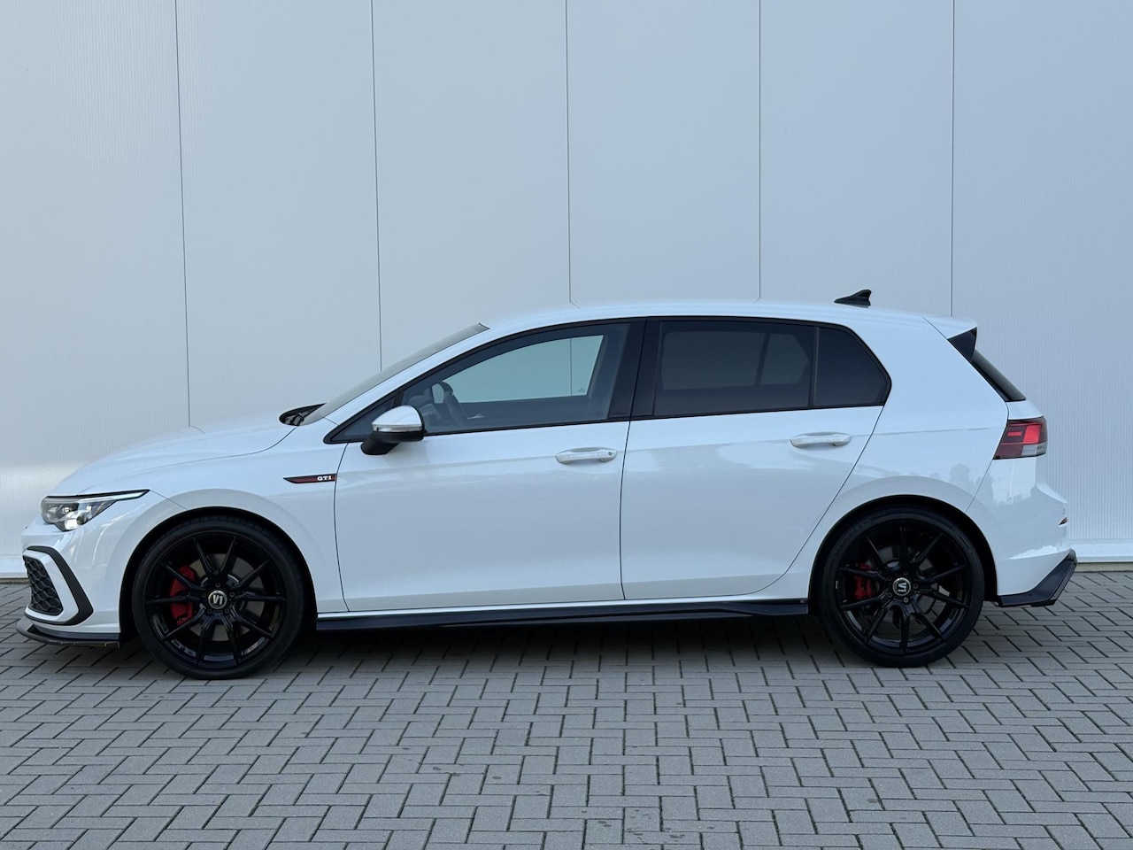 Volkswagen Golf - 2.0 TSI GTI | AKROPROVIC | MAXTON DESIGN | LKA | I.Q light