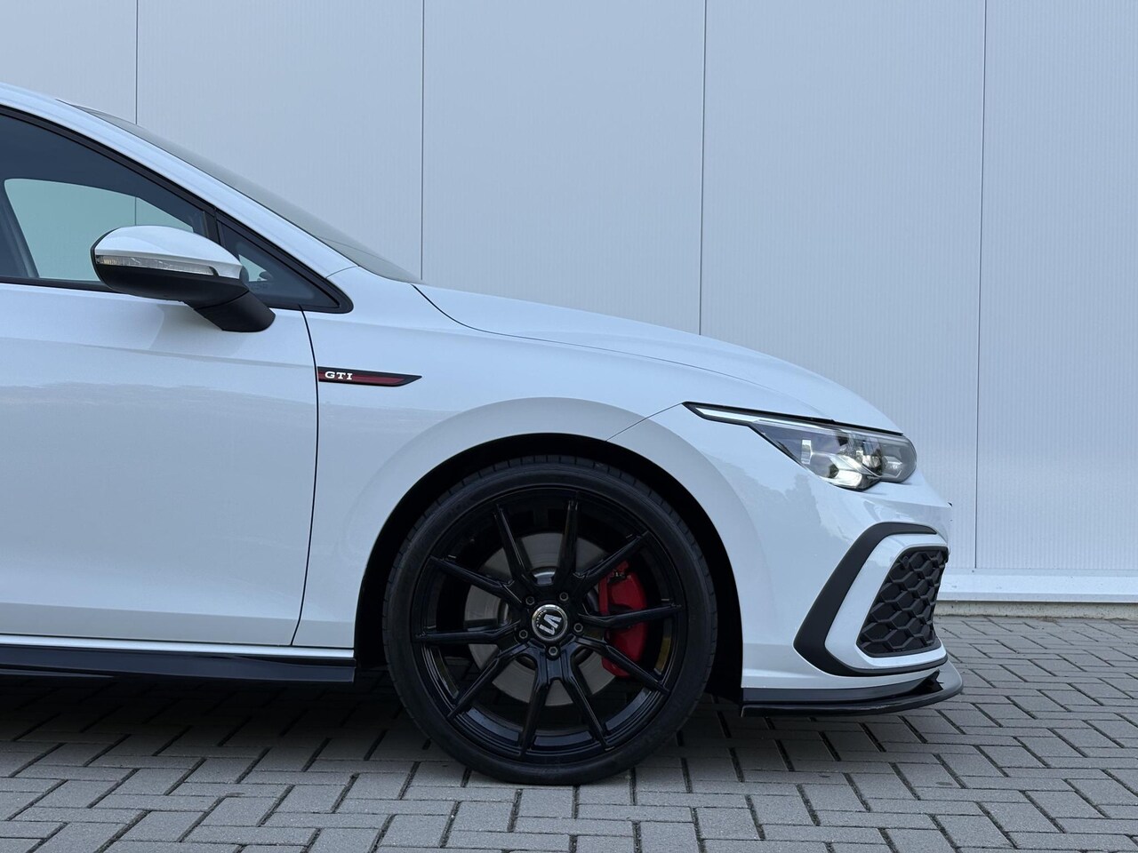 Volkswagen Golf - 2.0 TSI GTI | AKROPROVIC | MAXTON DESIGN | LKA | I.Q light