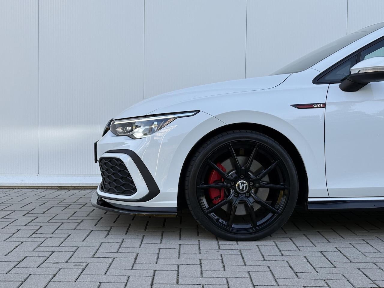 Volkswagen Golf - 2.0 TSI GTI | AKROPROVIC | MAXTON DESIGN | LKA | I.Q light