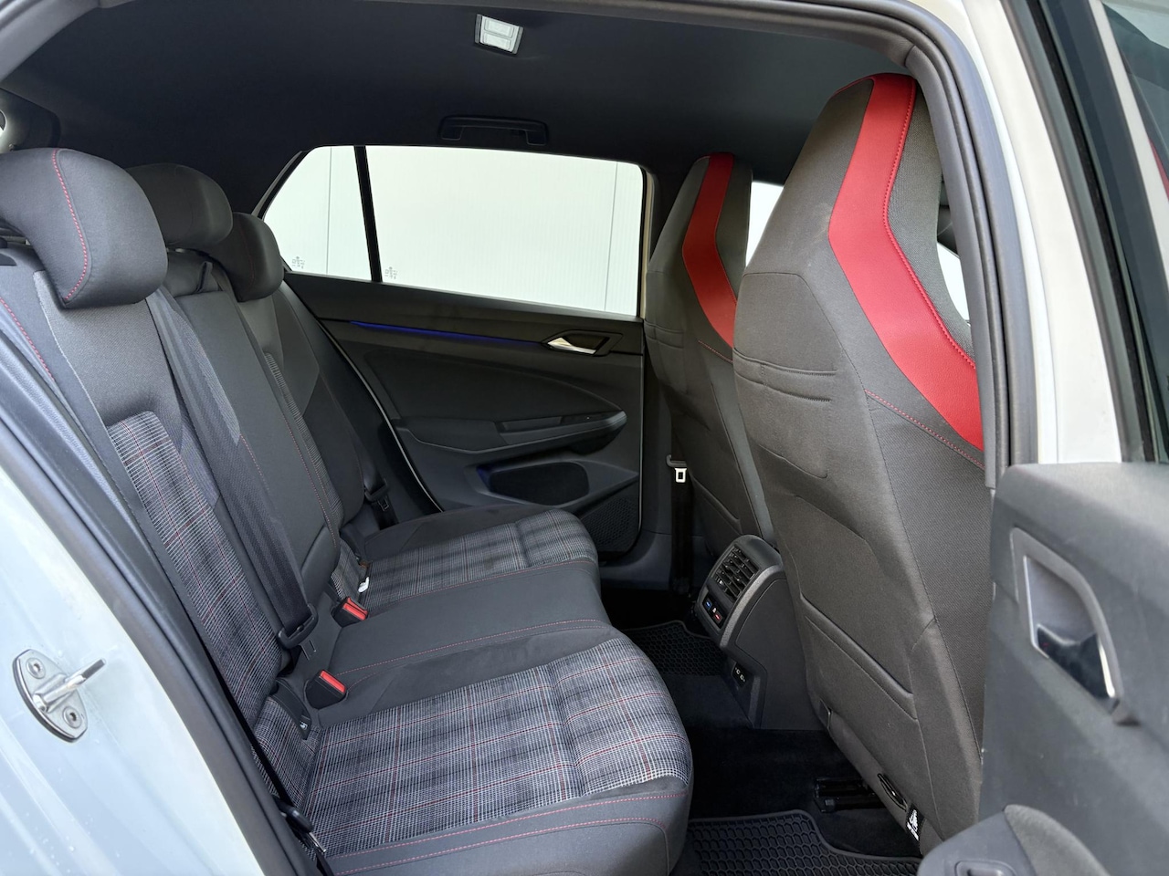 Volkswagen Golf - 2.0 TSI GTI | AKROPROVIC | MAXTON DESIGN | LKA | I.Q light