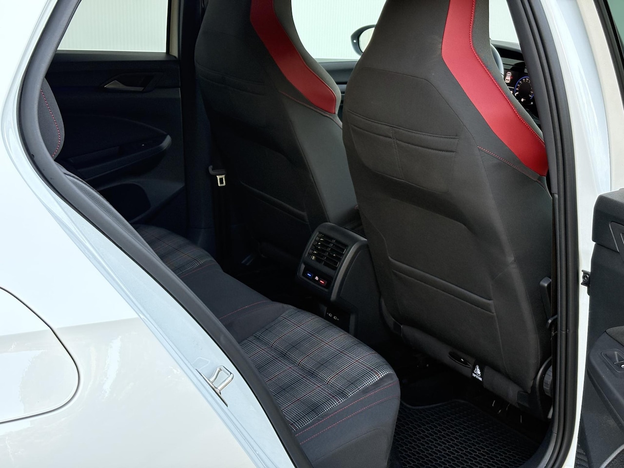 Volkswagen Golf - 2.0 TSI GTI | AKROPROVIC | MAXTON DESIGN | LKA | I.Q light