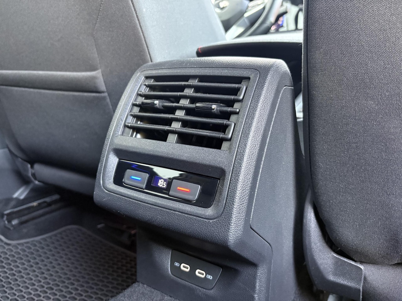Volkswagen Golf - 2.0 TSI GTI | AKROPROVIC | MAXTON DESIGN | LKA | I.Q light