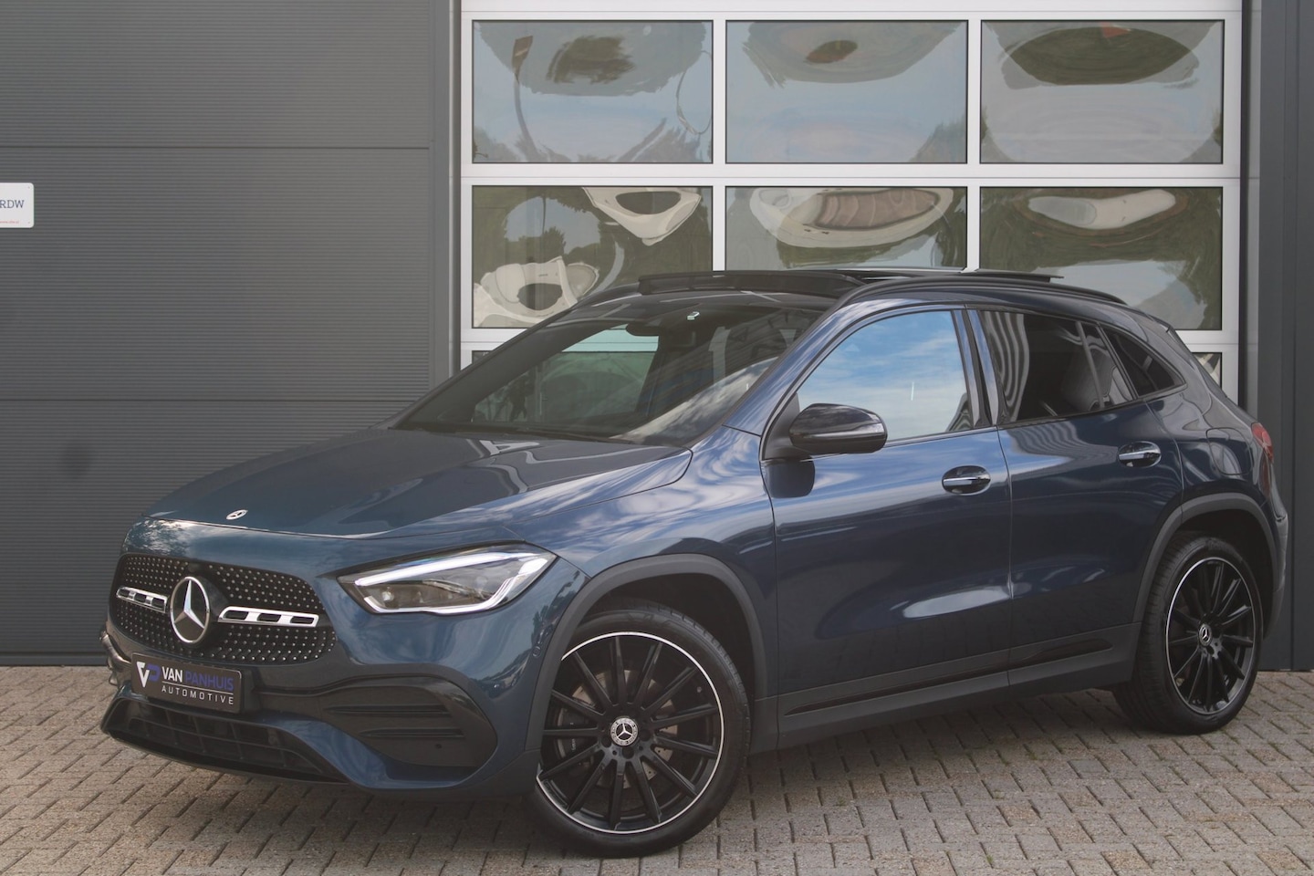 Mercedes-Benz GLA-Klasse - 250 e AMG Line | Pano | Sfeer | Multibeam | 20'' - AutoWereld.nl