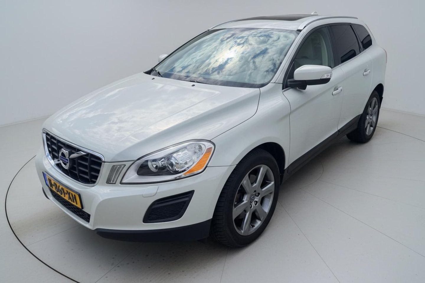 Volvo XC60 - 3.0 T6 AWD Summum Afn. Trekhaak,19 inch LM wielen, Panoramadak - AutoWereld.nl