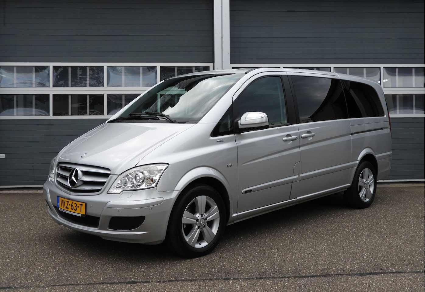 Mercedes-Benz Viano - 3.0 CDI Trend Edition DC Lang AUT | XENON | TREKHAAK | NAVI - AutoWereld.nl
