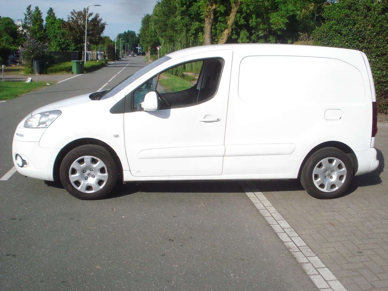 Peugeot Partner - 1.6 HDI 3 ZITTER AIRCO - NAVI - AutoWereld.nl