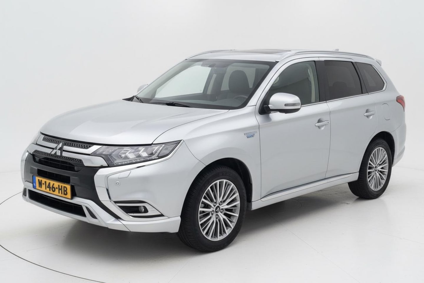 Mitsubishi Outlander - 2.4 PHEV Intense+ Afn. Trekhaak/ 2 Laadkabels/ Panoramadak/ 18” all season/Leder-Alcantara - AutoWereld.nl