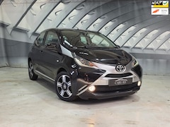 Toyota Aygo - 1.0 VVT-i x-clusiv clima cruise navi keyless