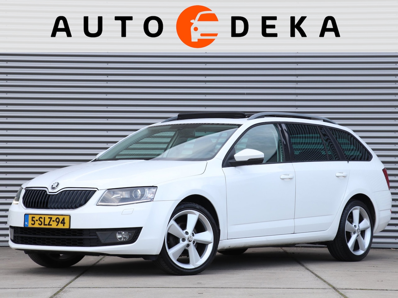 Skoda Octavia Combi - 1.4 TSI Greentech Ambition *Panodak*Xenon*Stoelverw.* - AutoWereld.nl