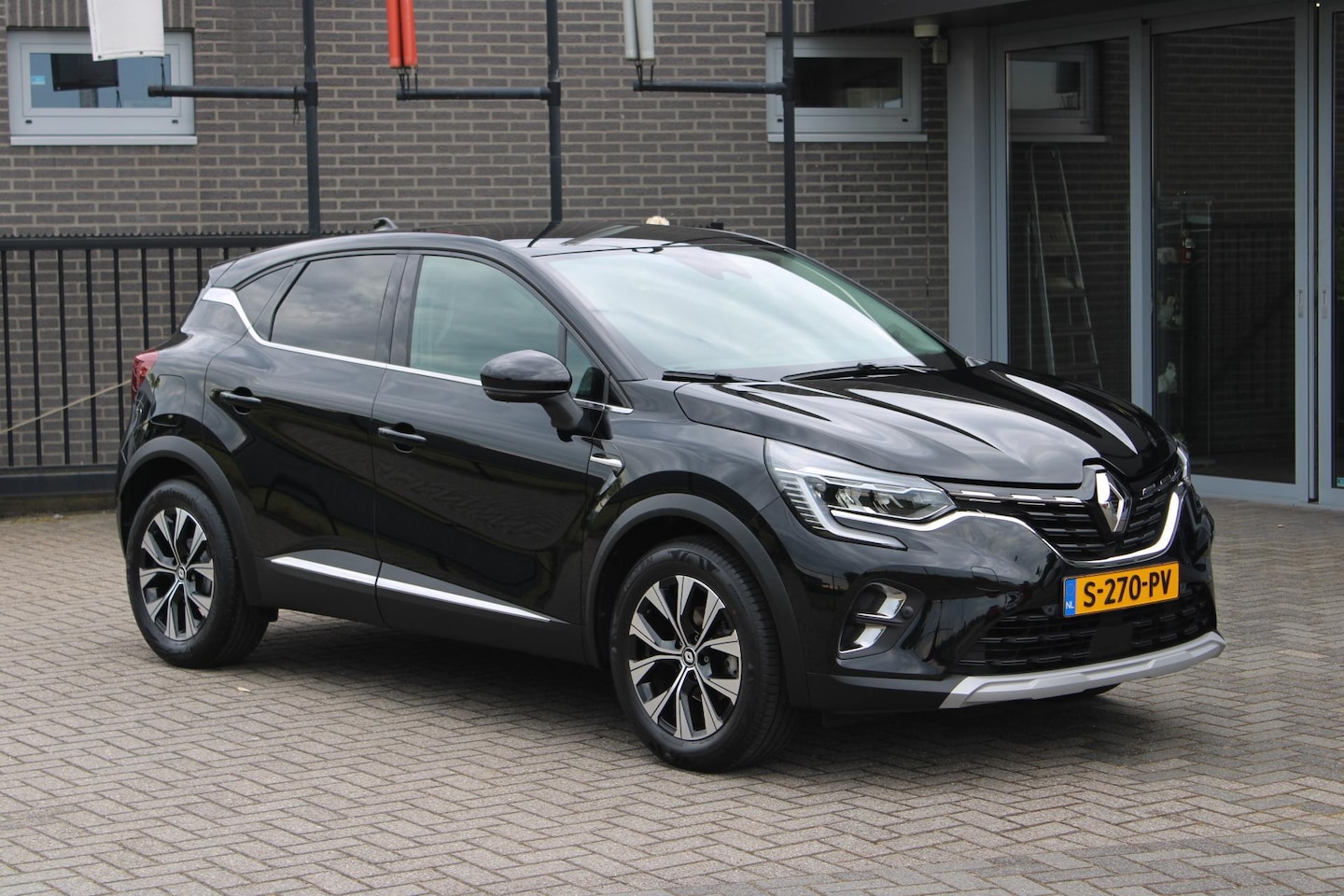 Renault Captur - 1.3 mild hybr. 140 techno Camera/Navigatie/NL Auto!! - AutoWereld.nl