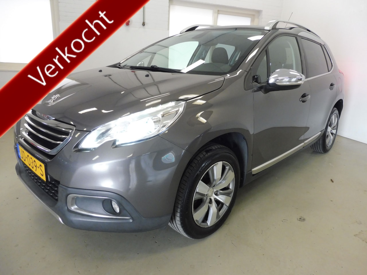 Peugeot 2008 - 1.2 PureTech Blue Lease Executive Trekhaak | Pano | Cruise | Navi | Clima | Stof/leer | L - AutoWereld.nl