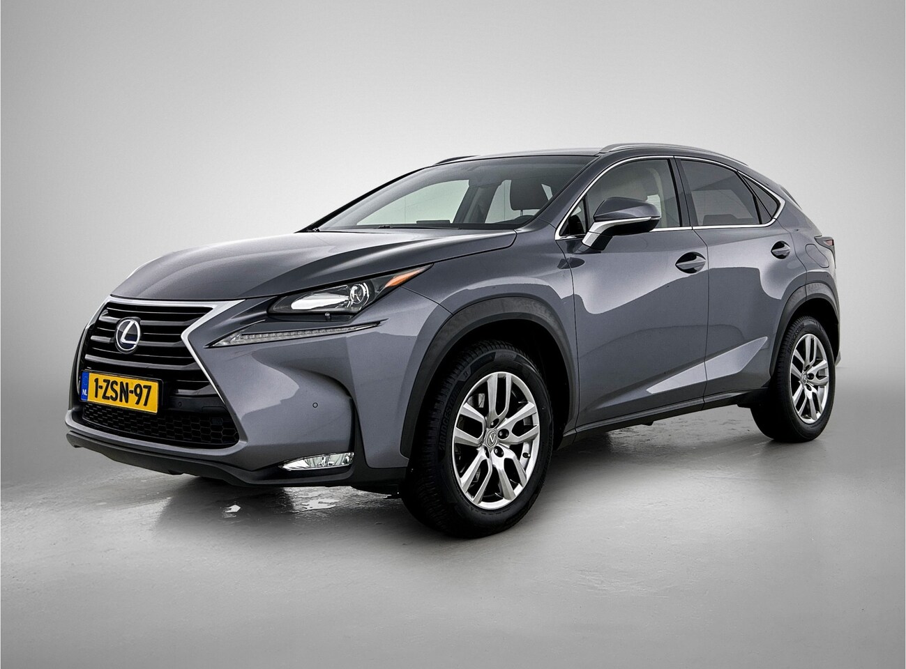Lexus NX - 300h AWD Business Line Pro | Stoelverwarming | Parkeersensoren | Keyless Entry | - AutoWereld.nl