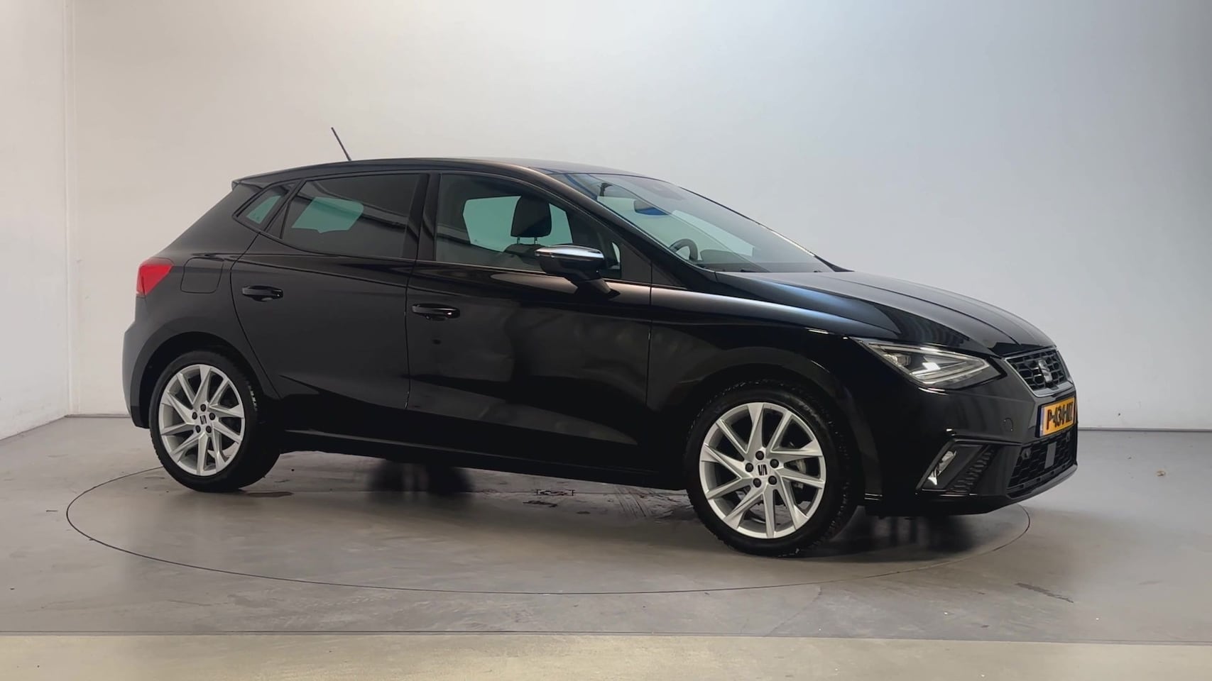 SEAT Ibiza - 1.0 EcoTSI FR Business Intense Stoelverwarming Camera Adaptive Cruise Virtual Cockpit - AutoWereld.nl
