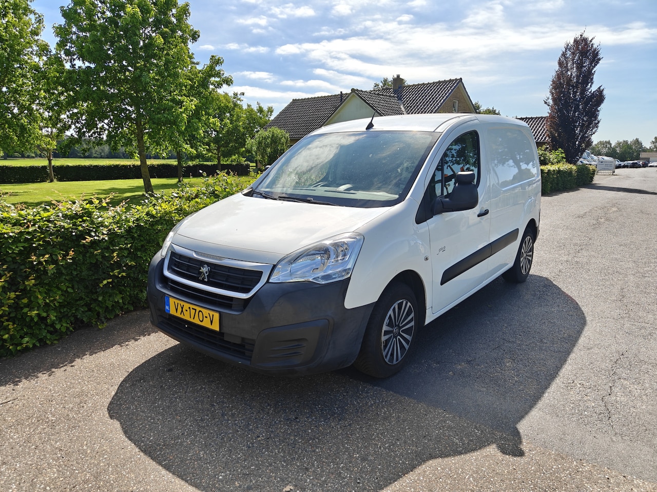 Peugeot Partner - 120 1.6 BlueHDi 100 L1 Première AIRCO/NAVI BJ 2016 - AutoWereld.nl